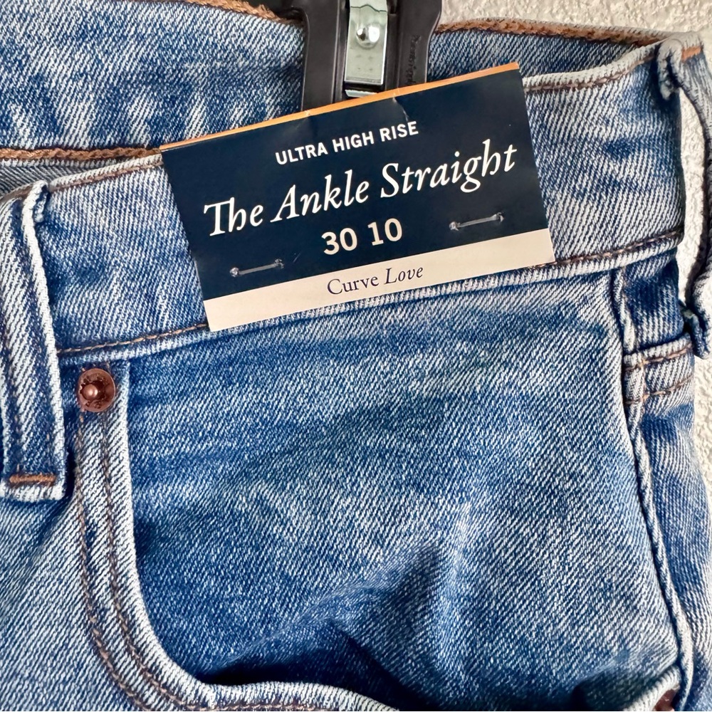 Abercrombie Curve Love High Rise Straight Jeans Light Wash NWT 10/30 - Picture 5 of 7